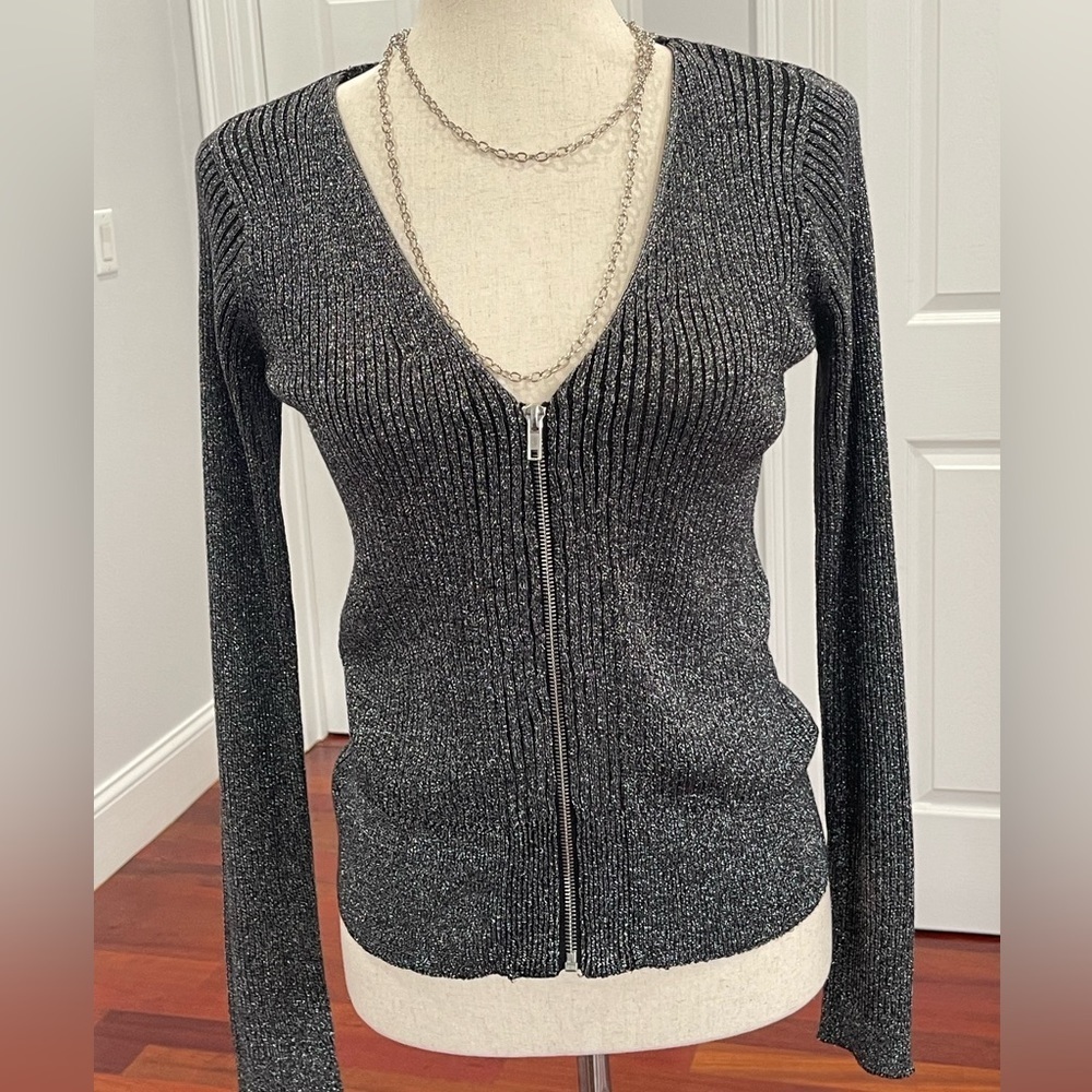 H&M Divided | Size M | Silver Metallic Sparkly Long Sleeve V Neck Top